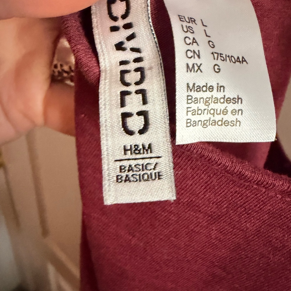 H&M Divided Burgundy Basic Top - Picture 2 of 4
